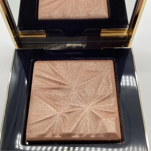 Bobbi Brown Luxe Illuminating Powder in Golden Hour - Didn’t Come w/ Box - BNWOB - Picture 9 of 16